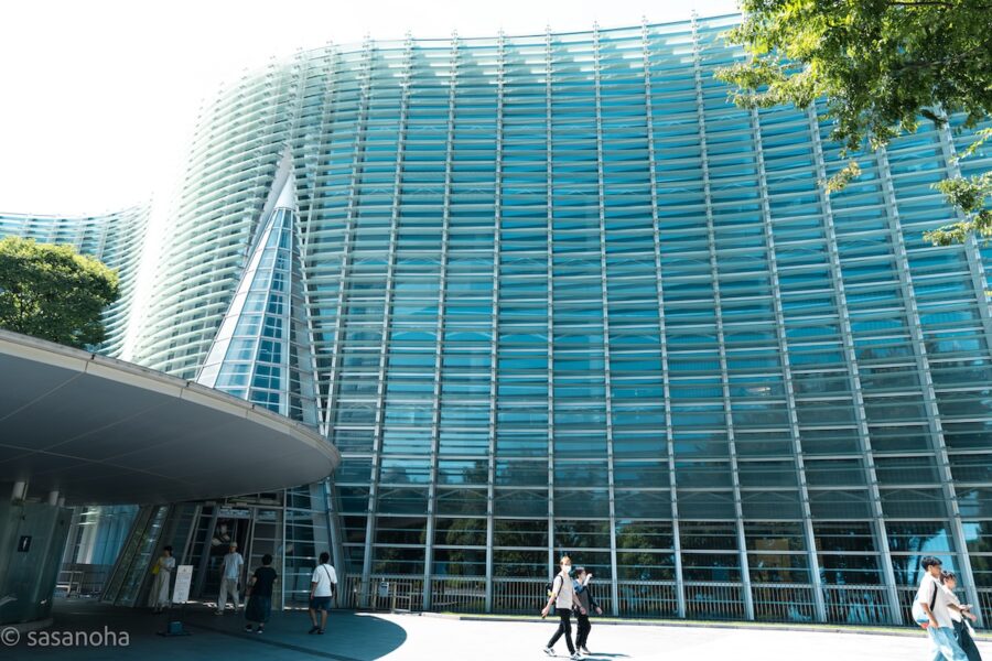 国立新美術館